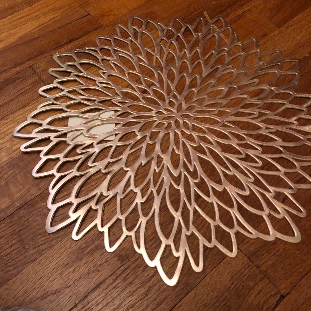 COPY - 10ct Gold floral cut out place mats